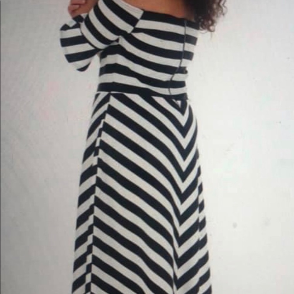 Dress - Picture 3 of 4